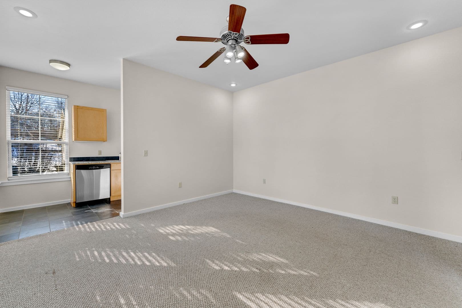 Fayetteville House: 40 E Maple Street #2