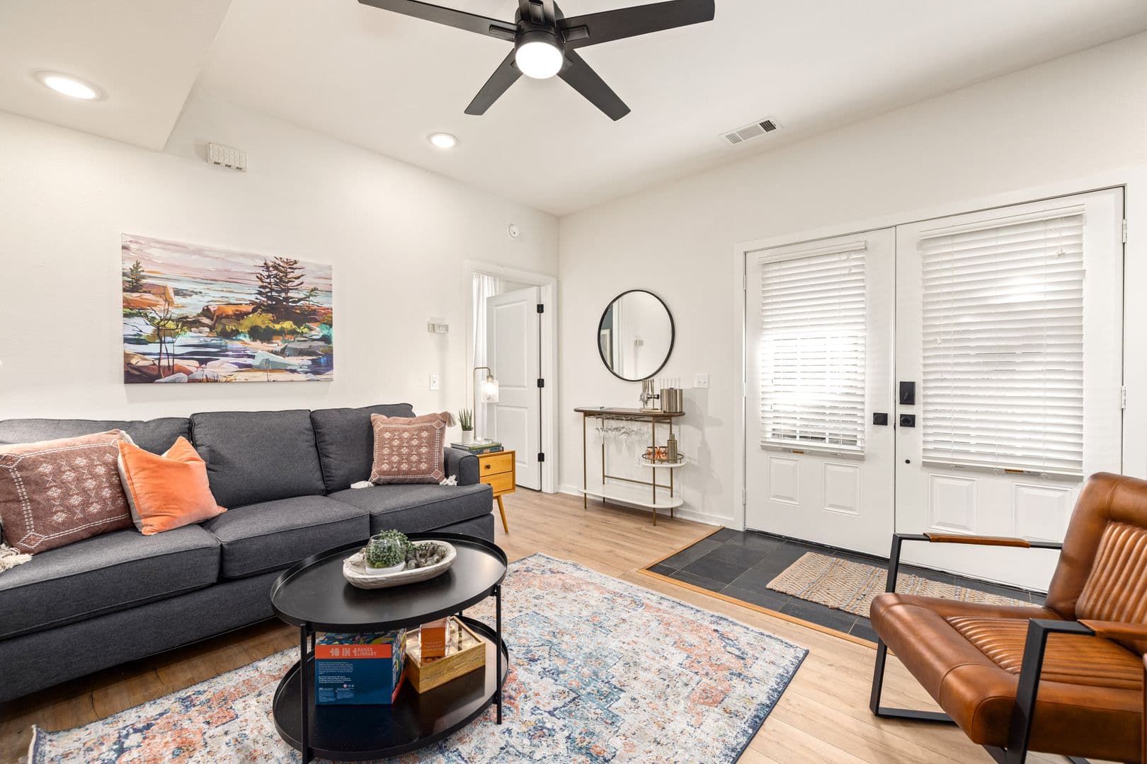 Fayetteville House: 40 E. Maple Street #1