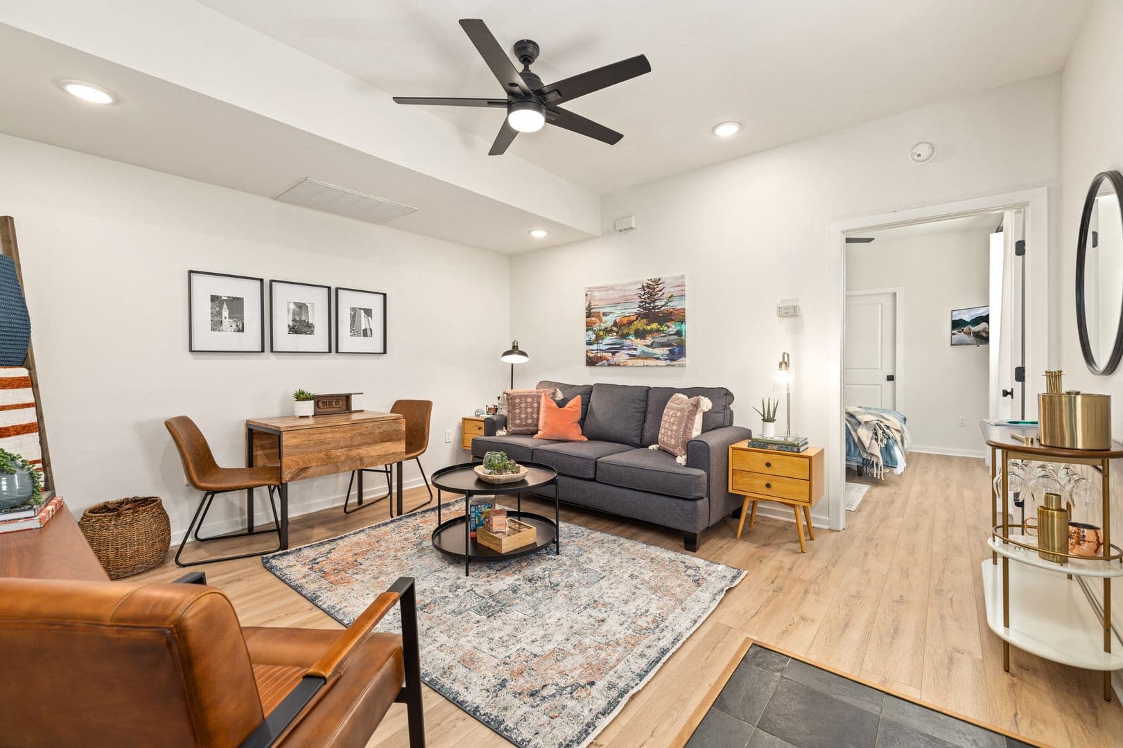 Fayetteville House: 40 E. Maple Street #1