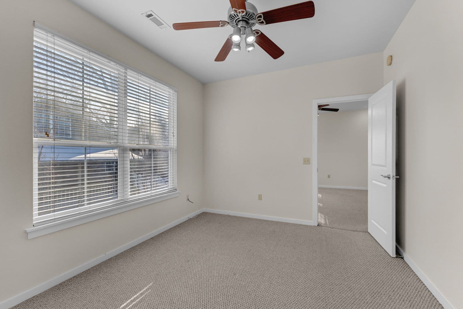 Fayetteville House: 40 E Maple Street #2