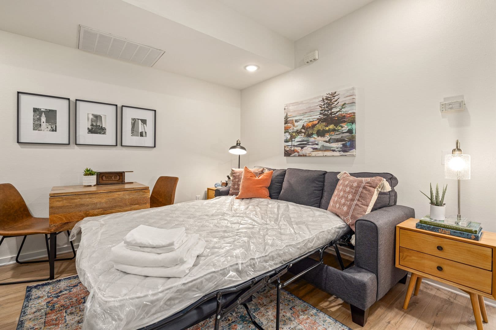 Fayetteville House: 40 E. Maple Street #1