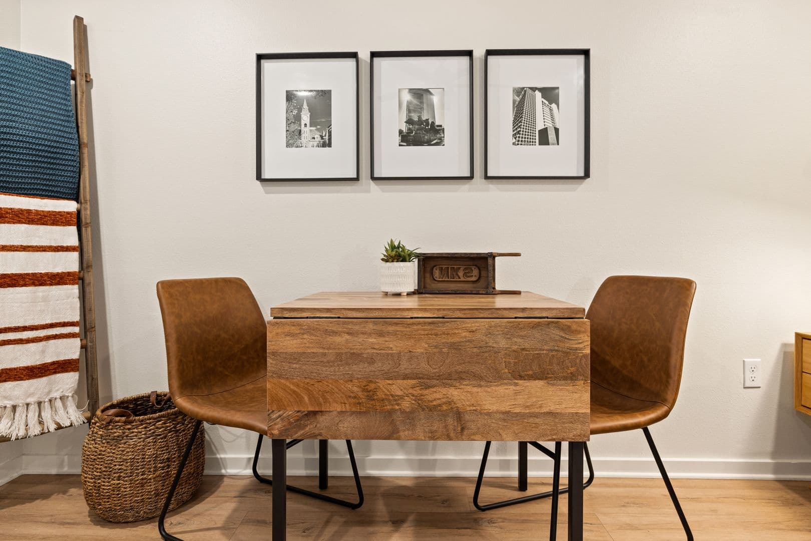 Fayetteville House: 40 E. Maple Street #1