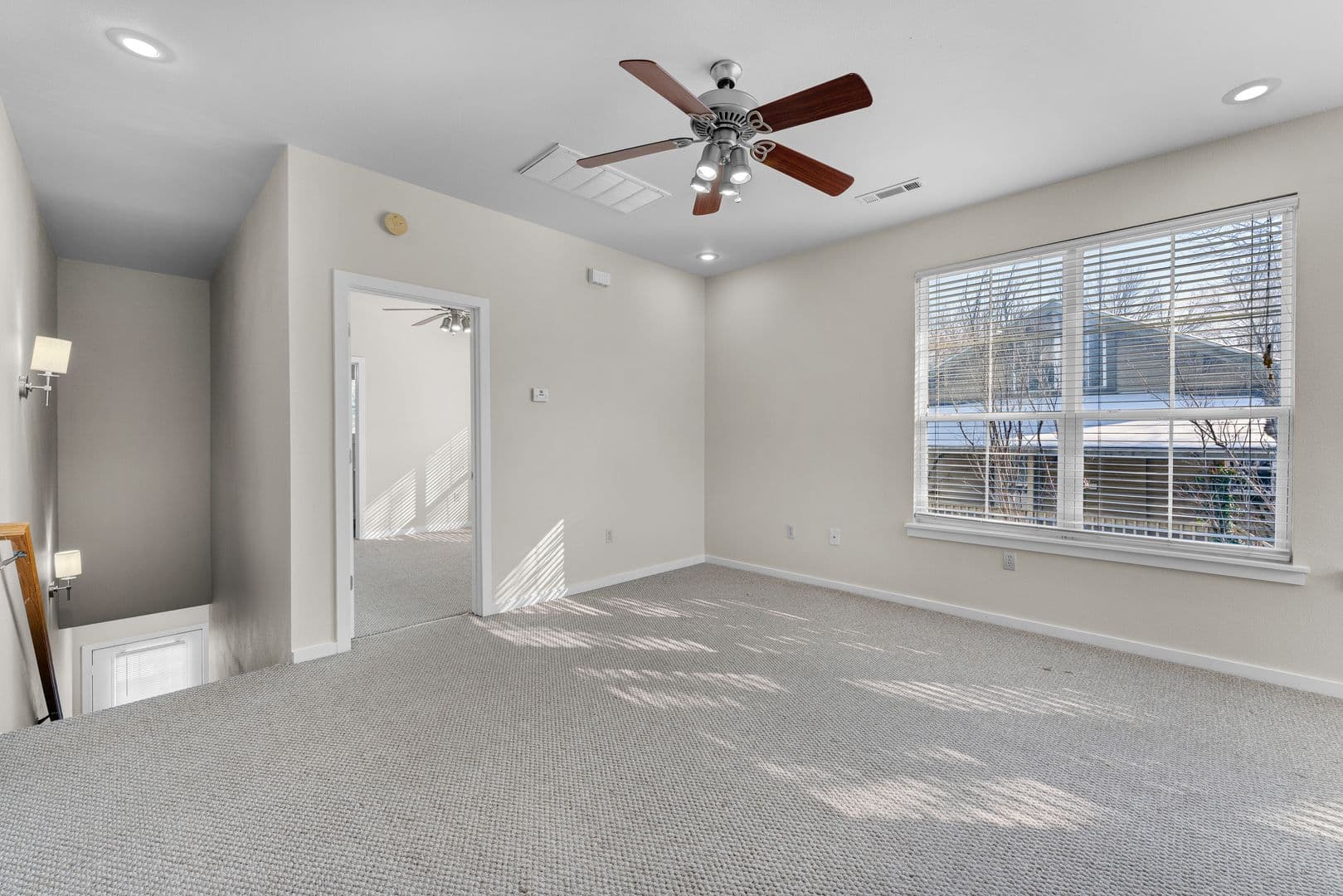Fayetteville House: 40 E Maple Street #2