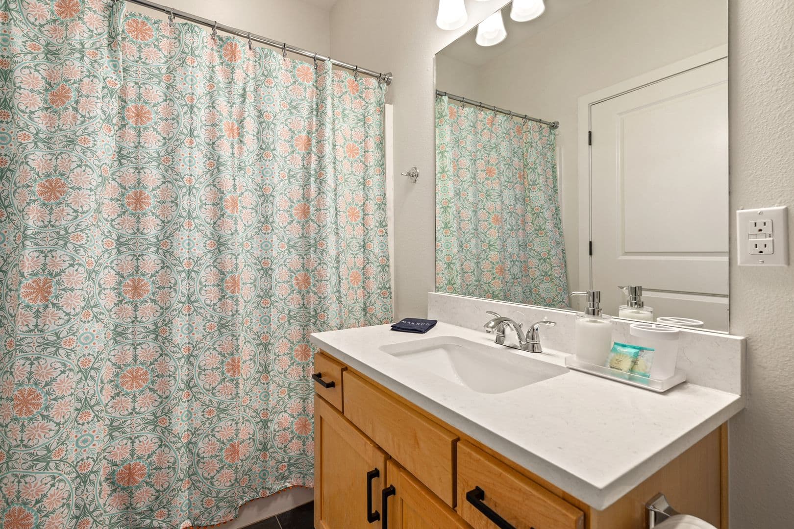 Fayetteville House: 40 E. Maple Street #1