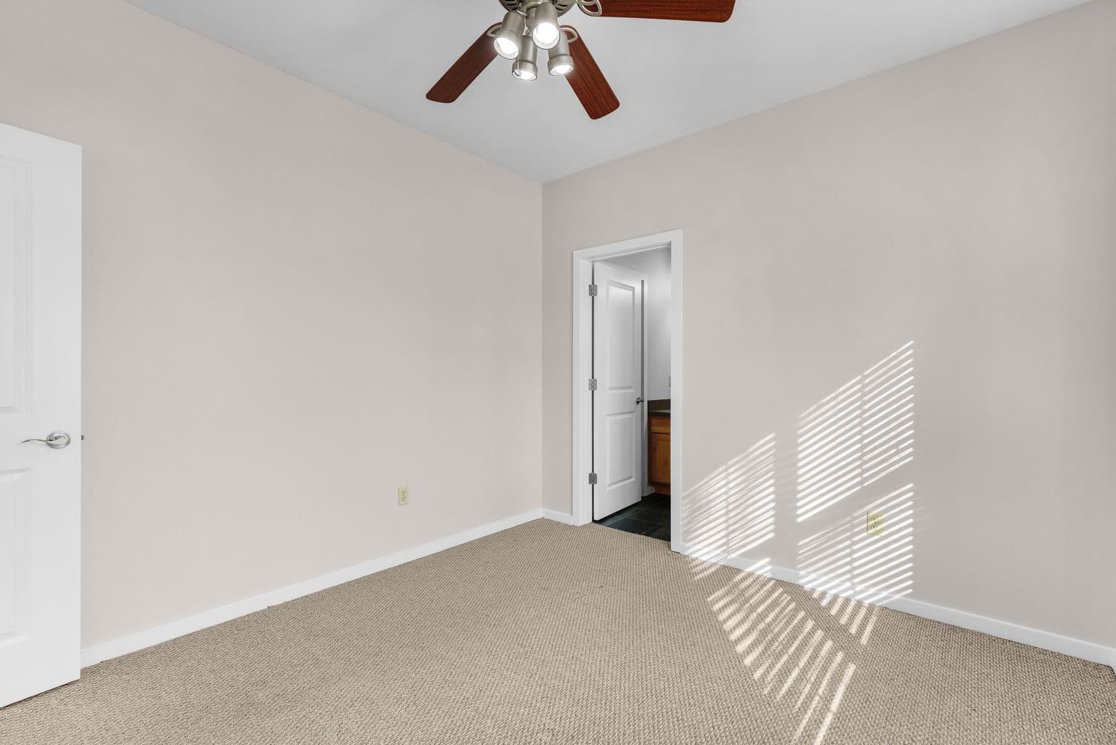 Fayetteville House: 40 E Maple Street #2