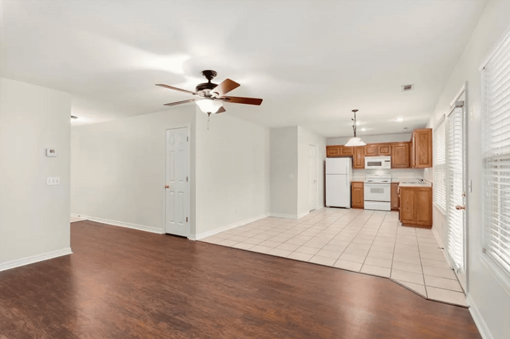 Fayetteville House: 1480 E Masonic Drive