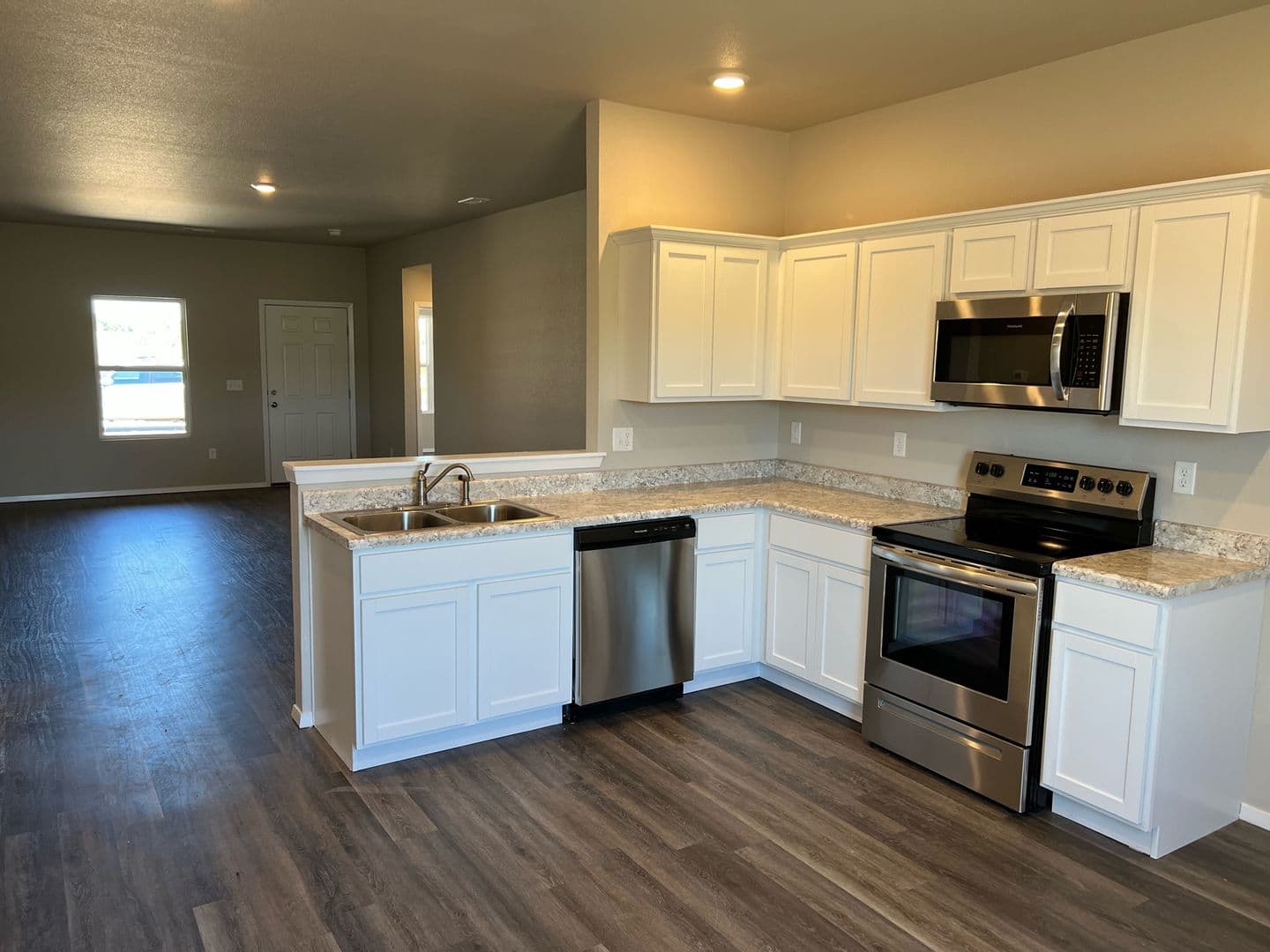Siloam Springs House: 812 W Tanner Drive