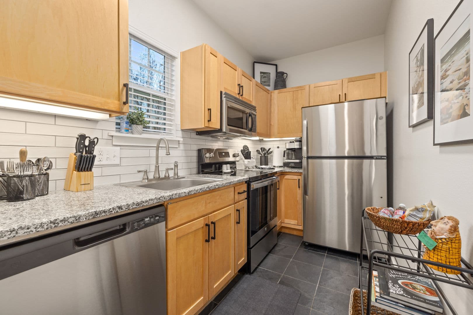 Fayetteville House: 40 E. Maple Street #1