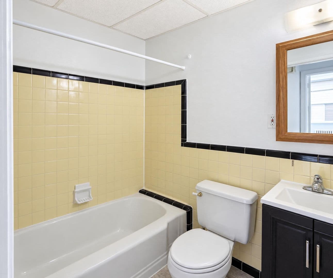 Philadelphia Apartment: 510 S Pleasant Place
