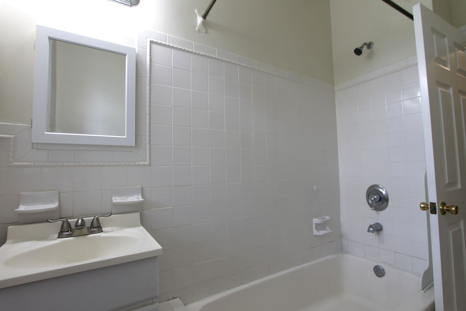 Philadelphia Apartment: 13-15 East Upsal Street