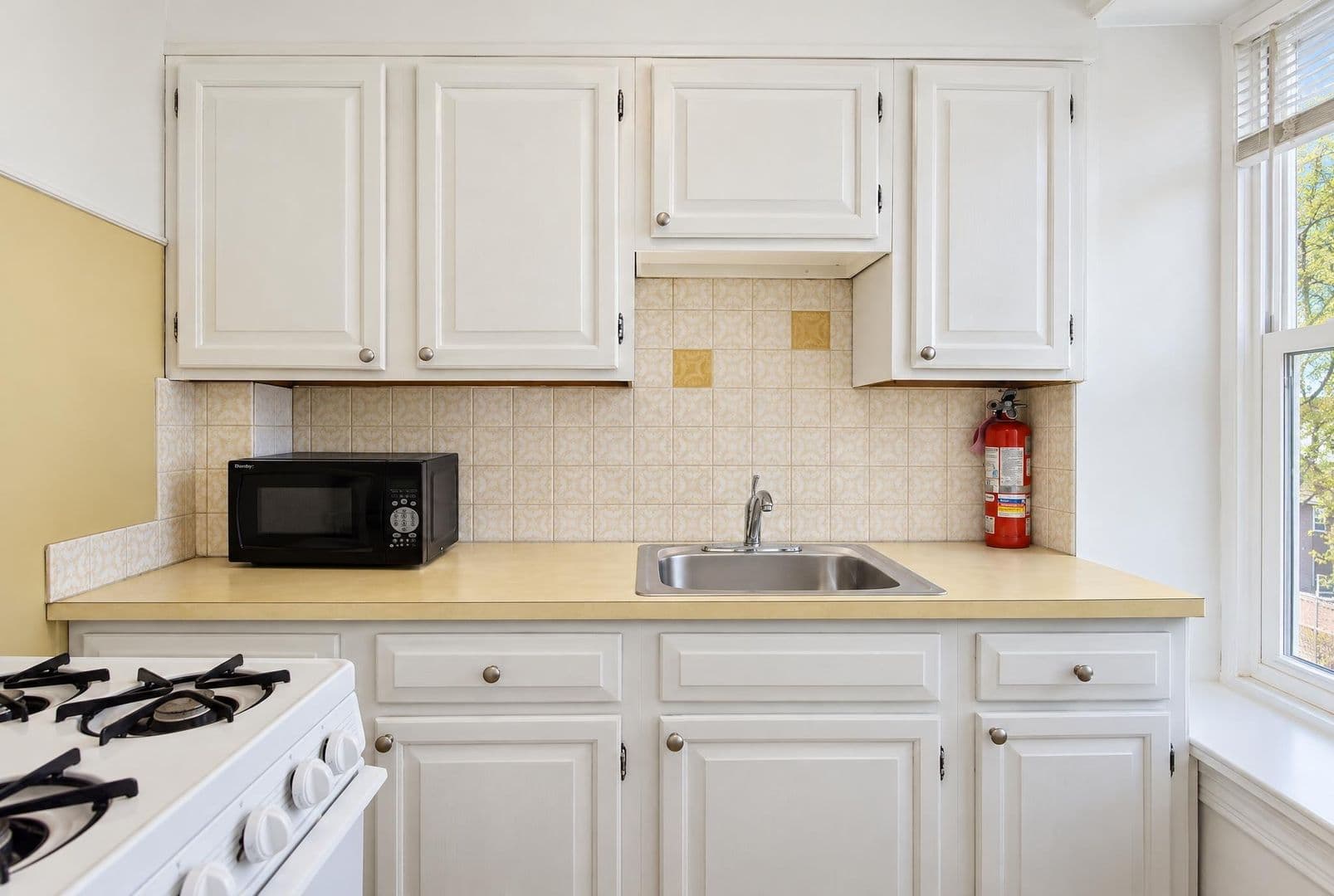 Philadelphia Apartment: 8107 Germantown Avenue