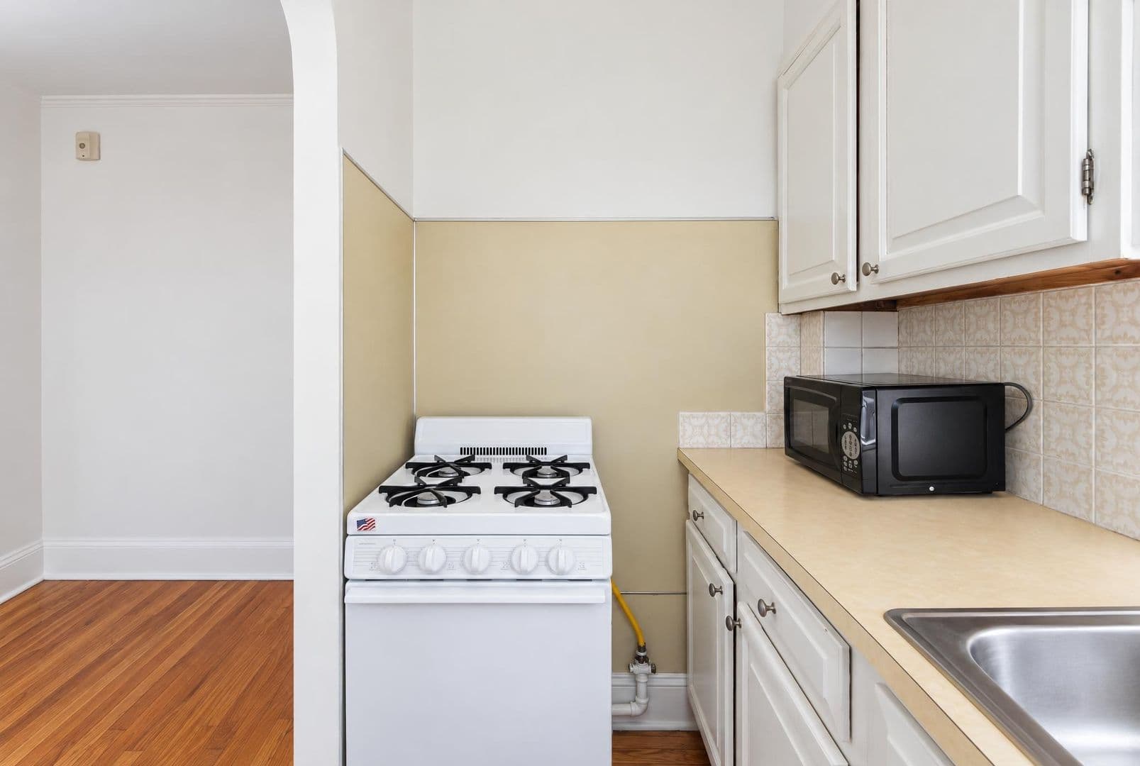 Philadelphia Apartment: 8107 Germantown Avenue