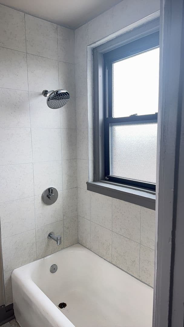 Chicago Apartment: 3216-18 N Cicero Ave