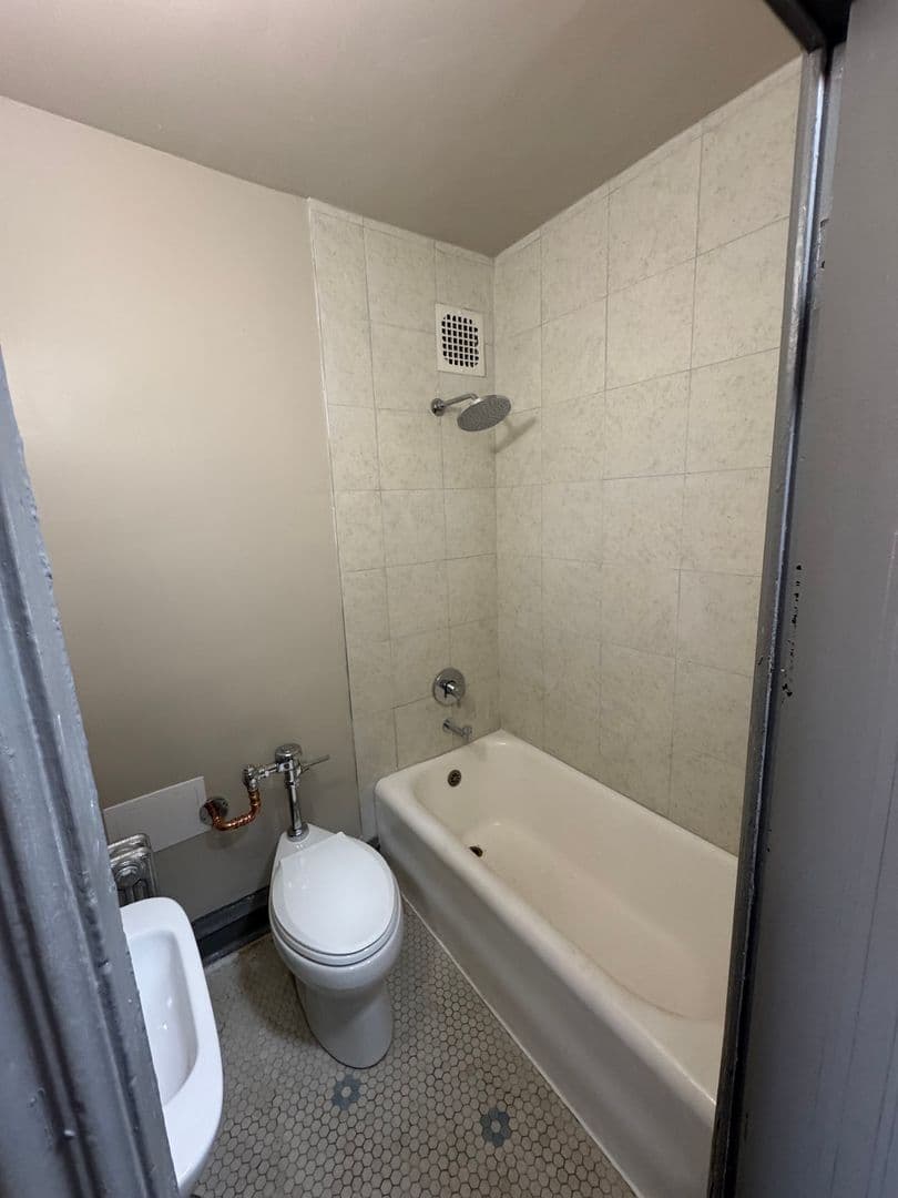 Chicago Apartment: 3216-18 N Cicero Ave