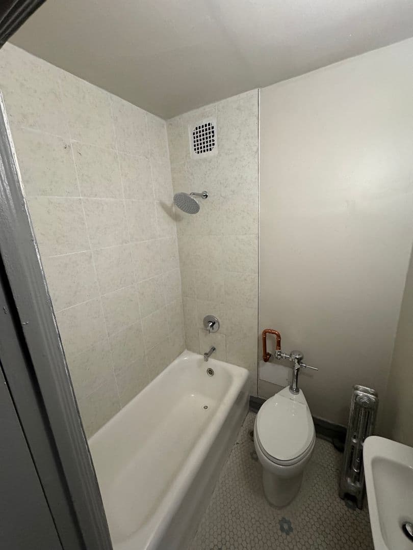 Chicago Apartment: 3216-18 N Cicero Ave