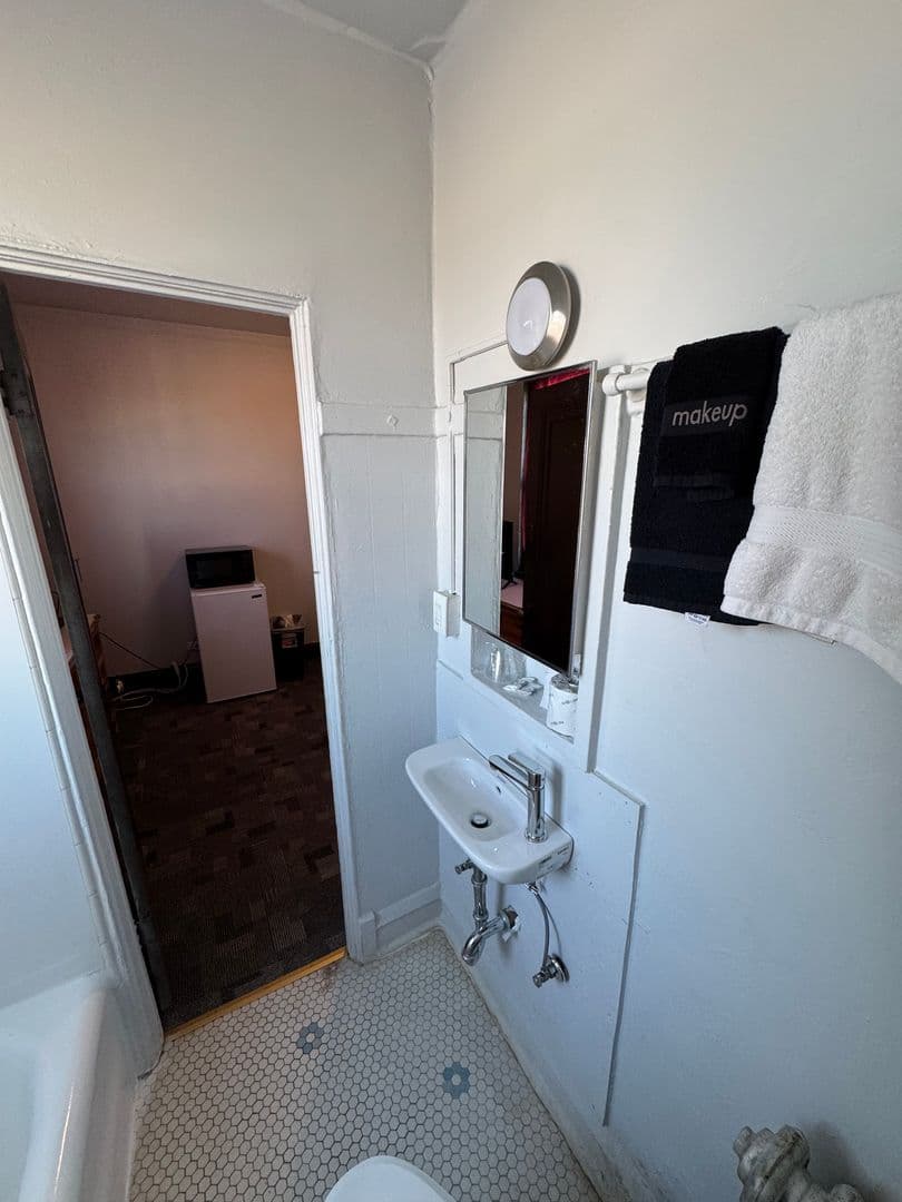 Chicago Apartment: 3216-18 N Cicero Ave