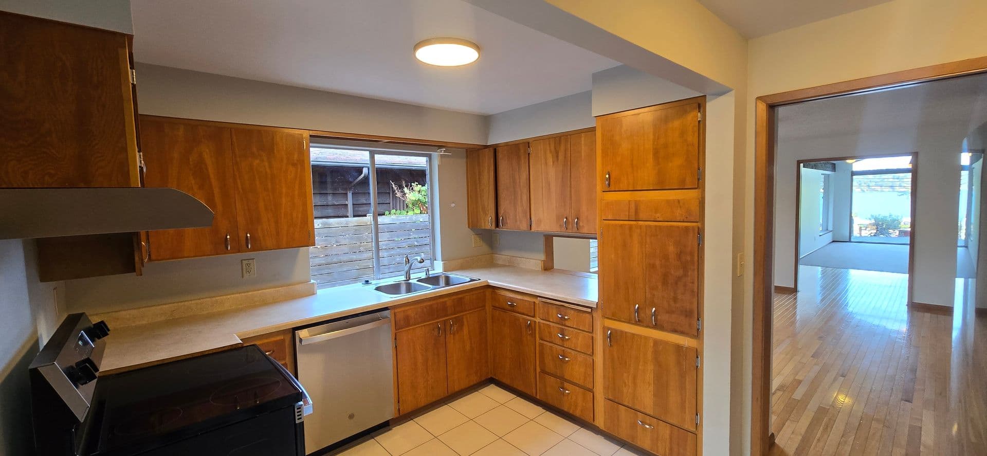 Seattle Apartment: 4427 51st Ave. S.