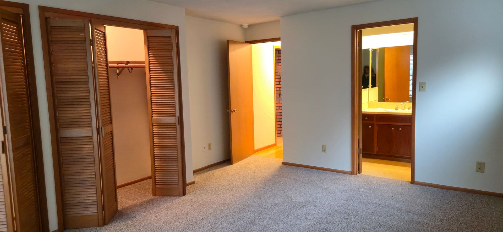 Seattle Apartment: 4427 51st Ave. S.