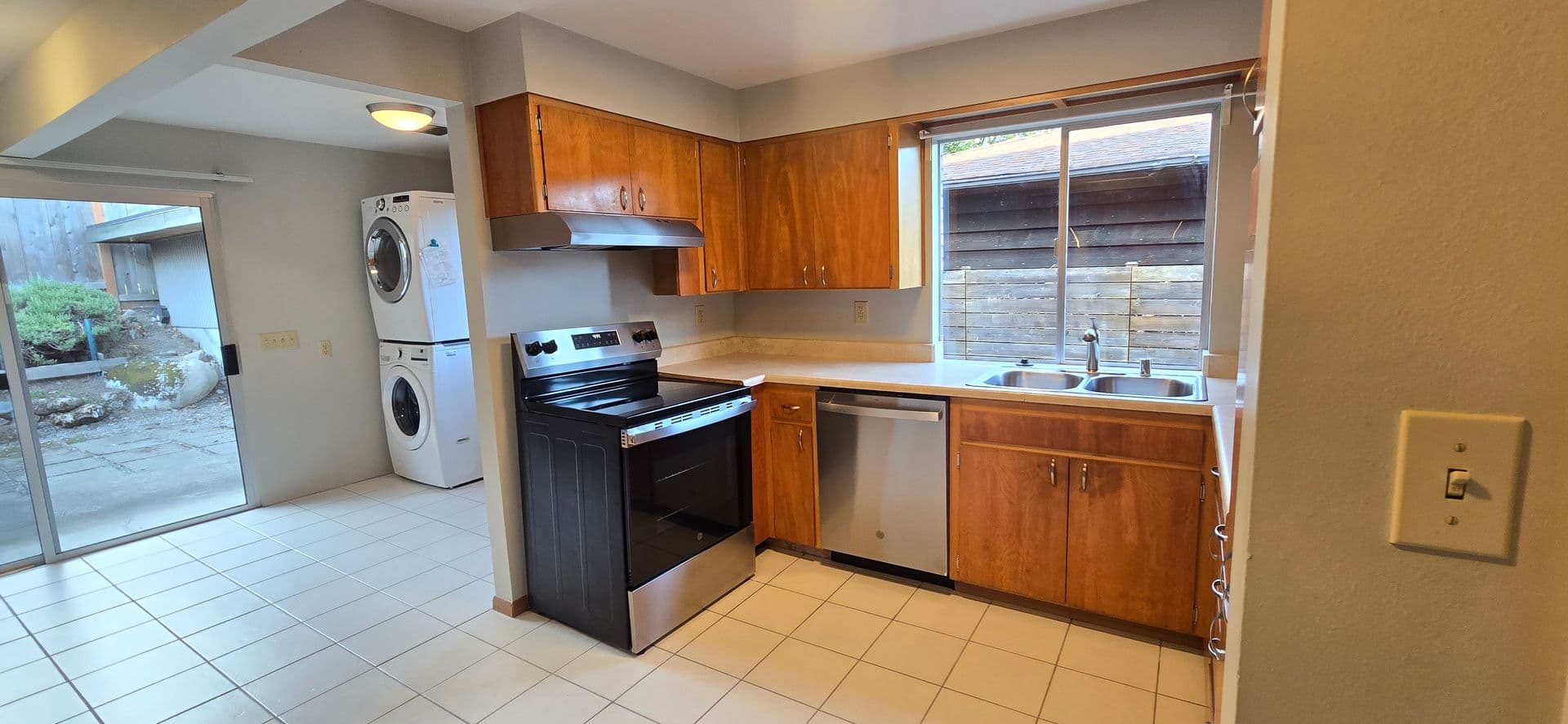 Seattle Apartment: 4427 51st Ave. S.