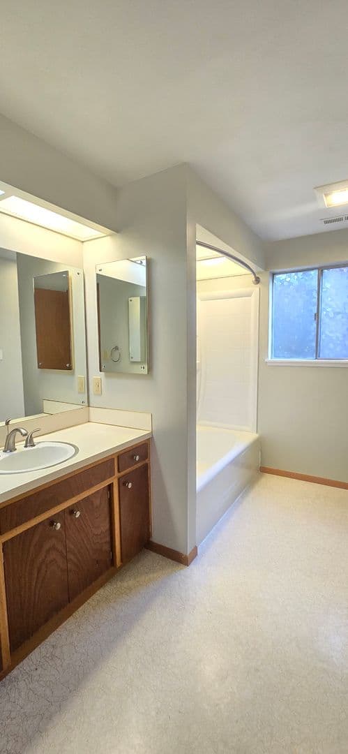 Seattle Apartment: 4427 51st Ave. S.