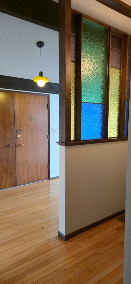 Seattle Apartment: 4427 51st Ave. S.