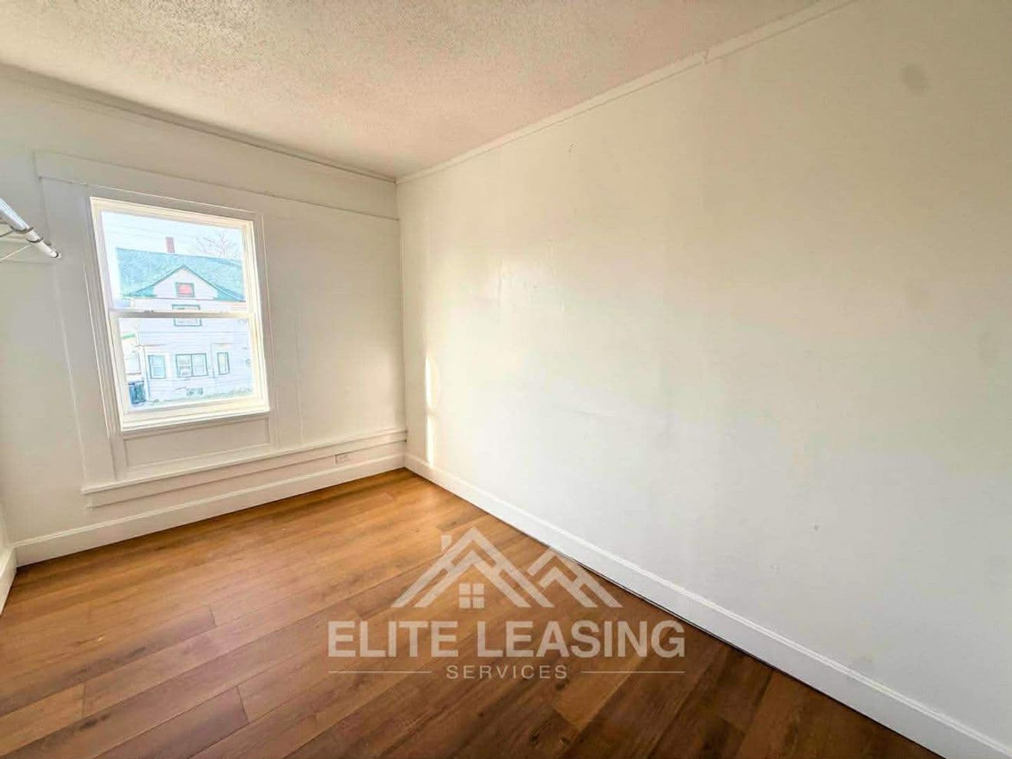 Ks Apartment: 1438 SW Van Buren