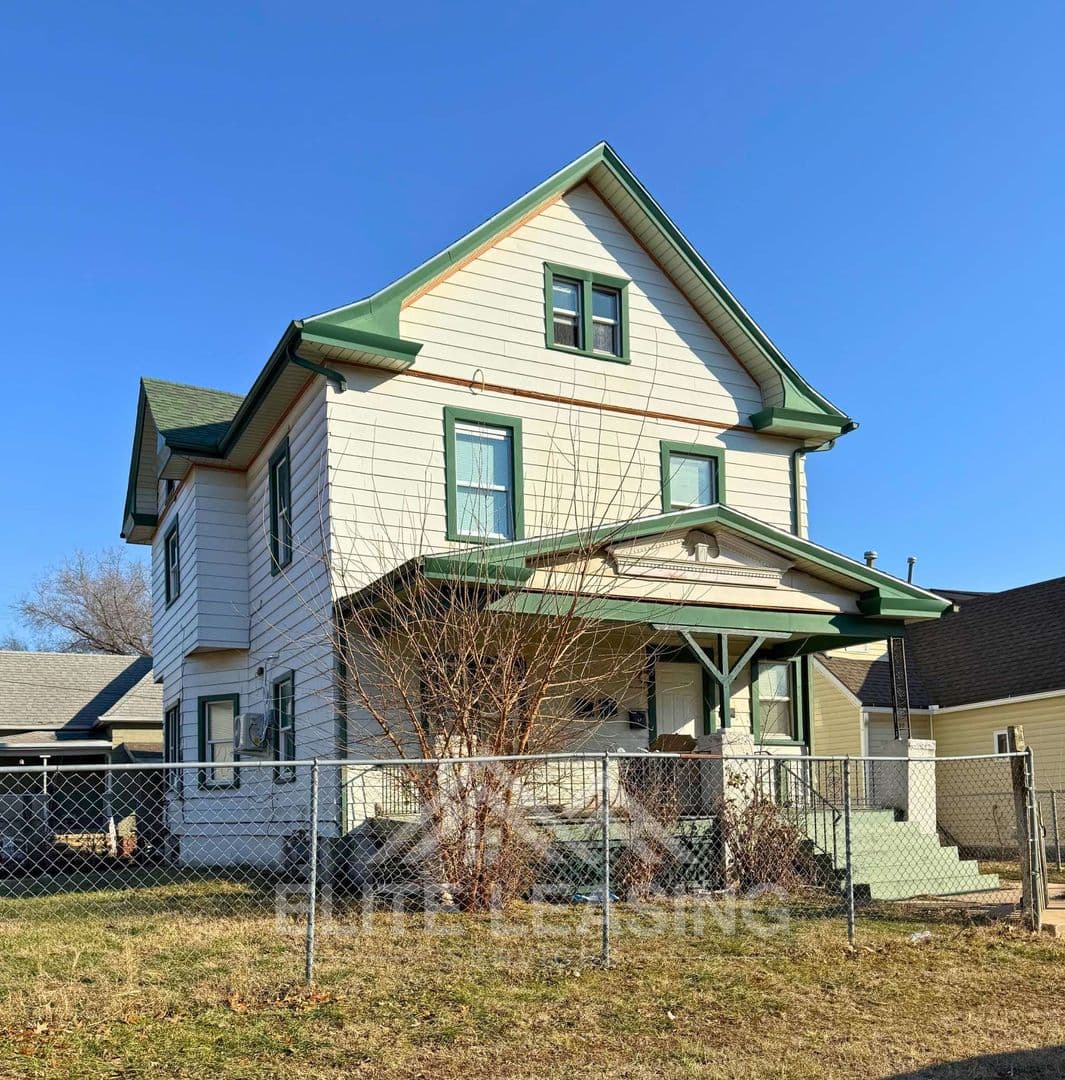 Topeka Apartment: 1500 SW Van Buren St.