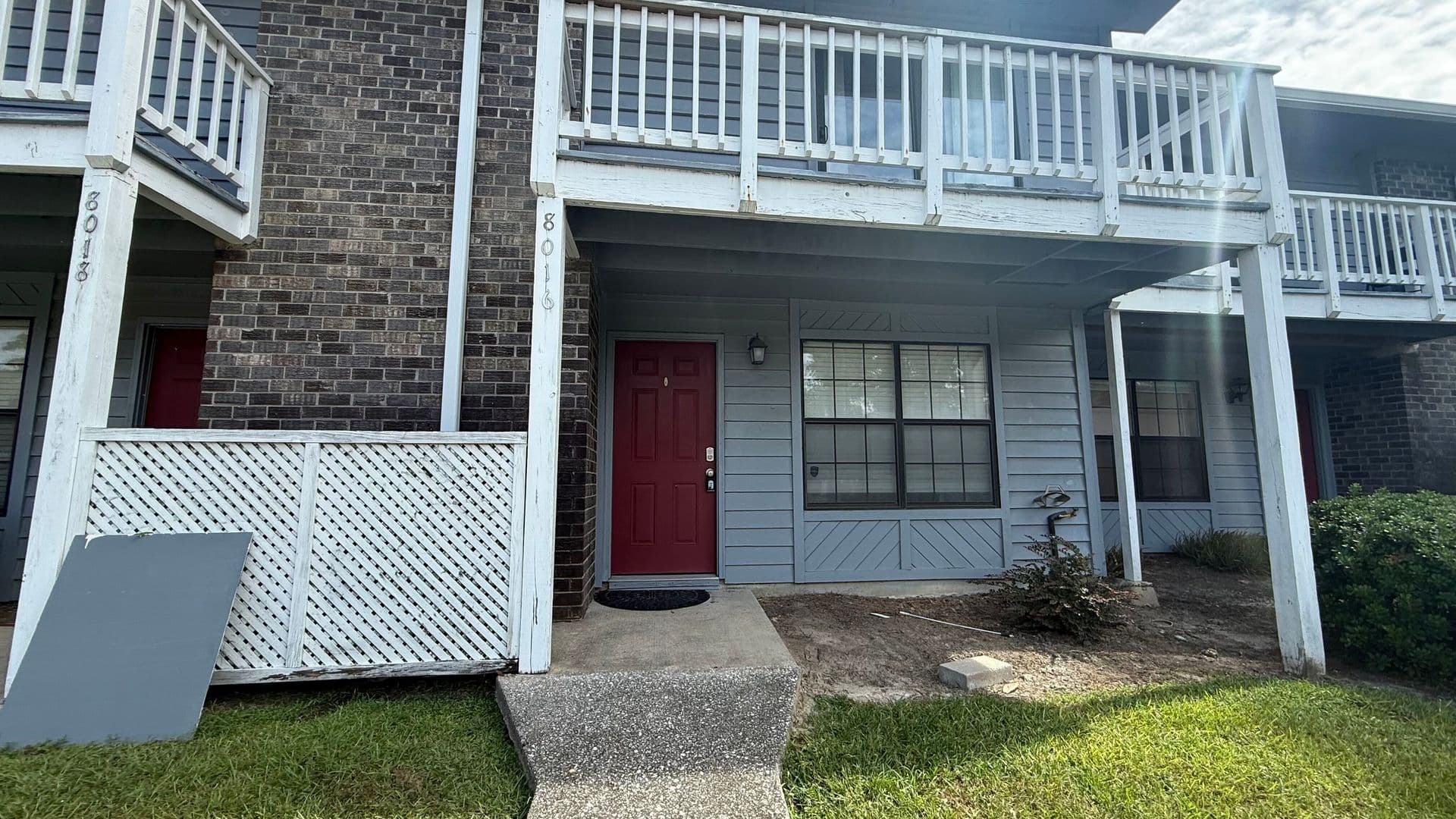 North Charleston House: 8016 Thelen St