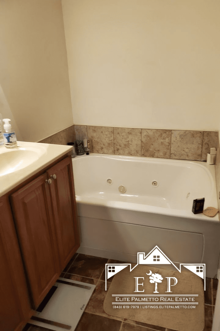 Moncks Corner House: 1520 Old Cherry Hill Rd