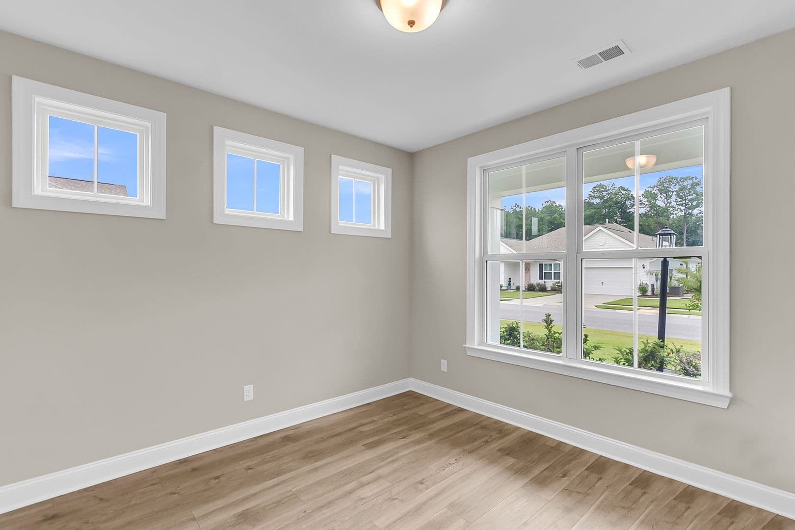 Moncks Corner House: 687 Black Pine Rd
