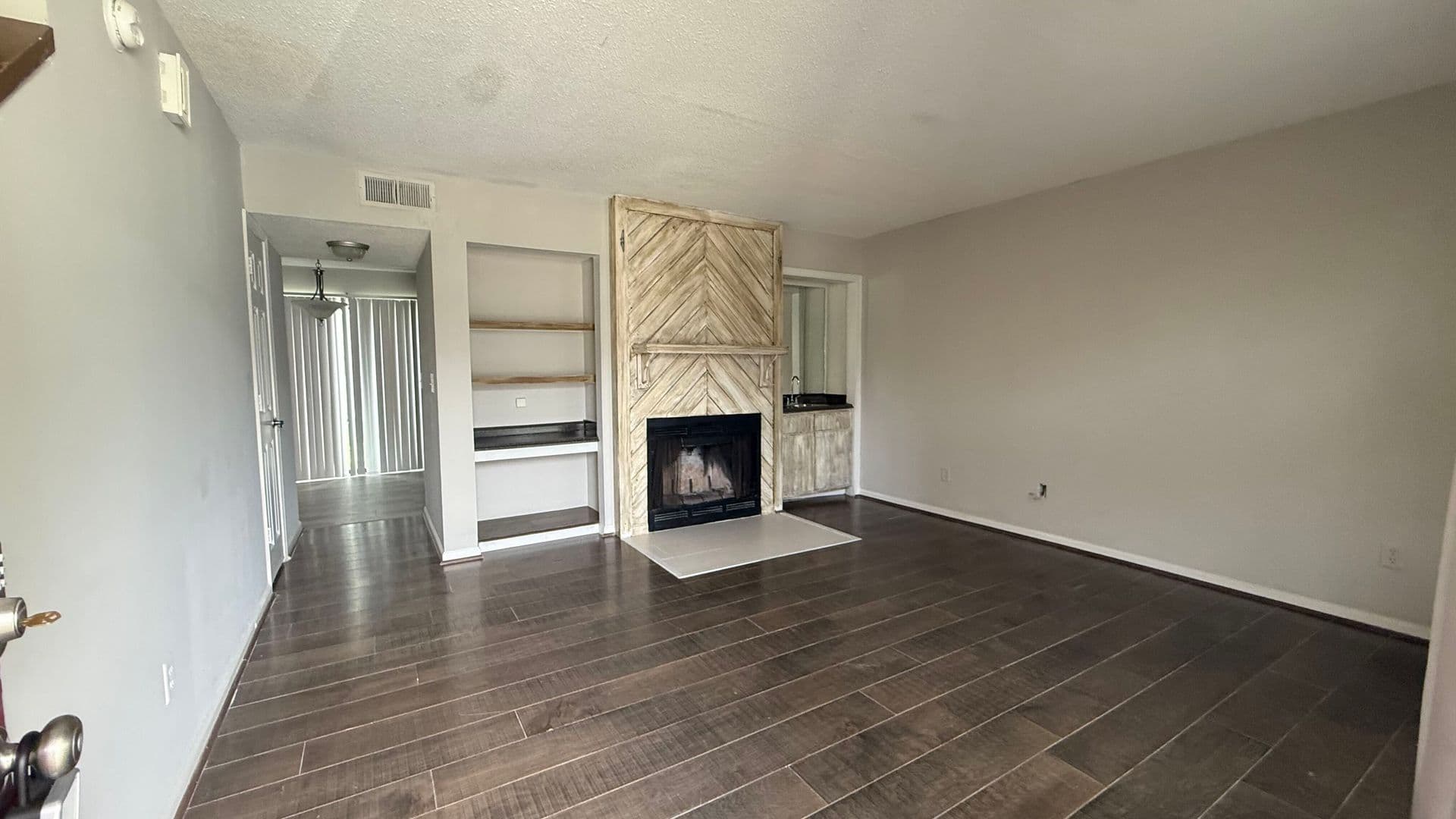 North Charleston House: 8016 Thelen St