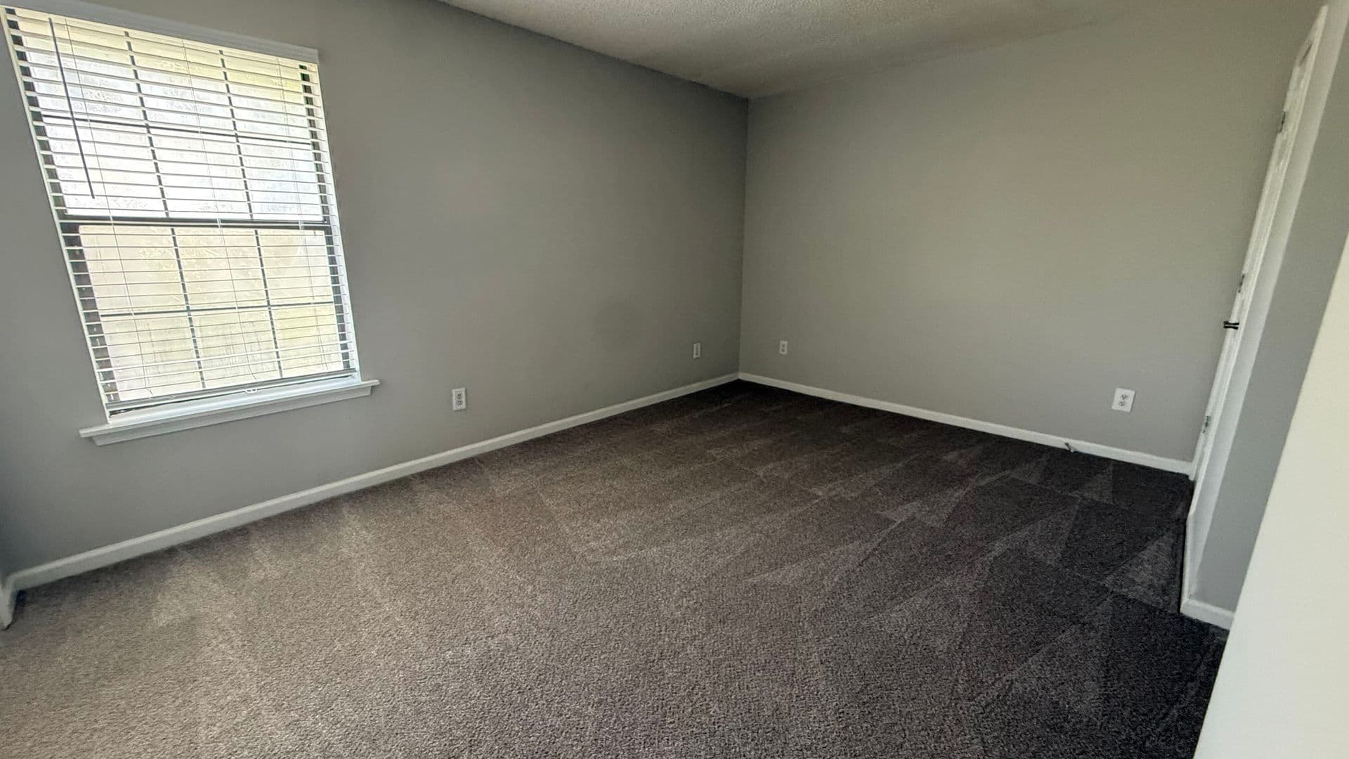 North Charleston House: 8016 Thelen St
