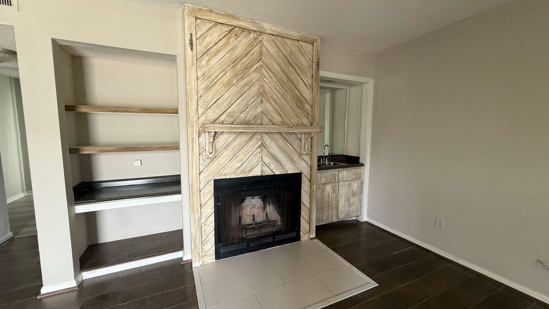 North Charleston House: 8016 Thelen St