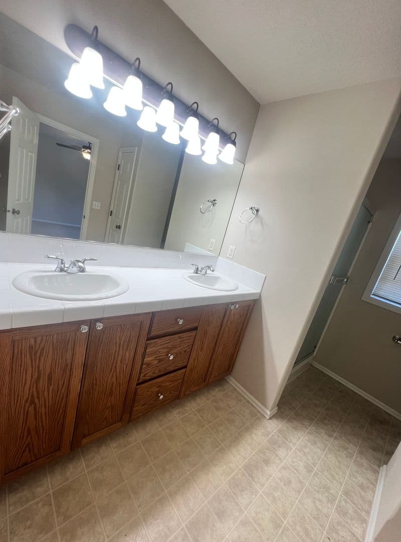 Corvallis House: 863 SE Bayshore Cir