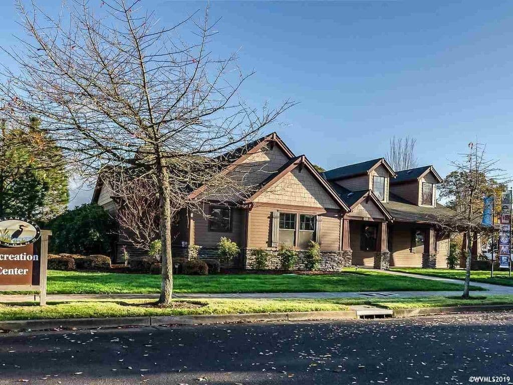 Corvallis House: 863 SE Bayshore Cir
