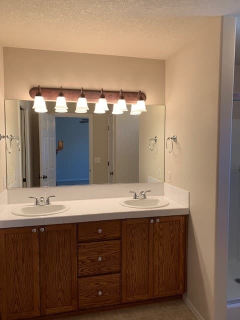 Corvallis House: 863 SE Bayshore Cir