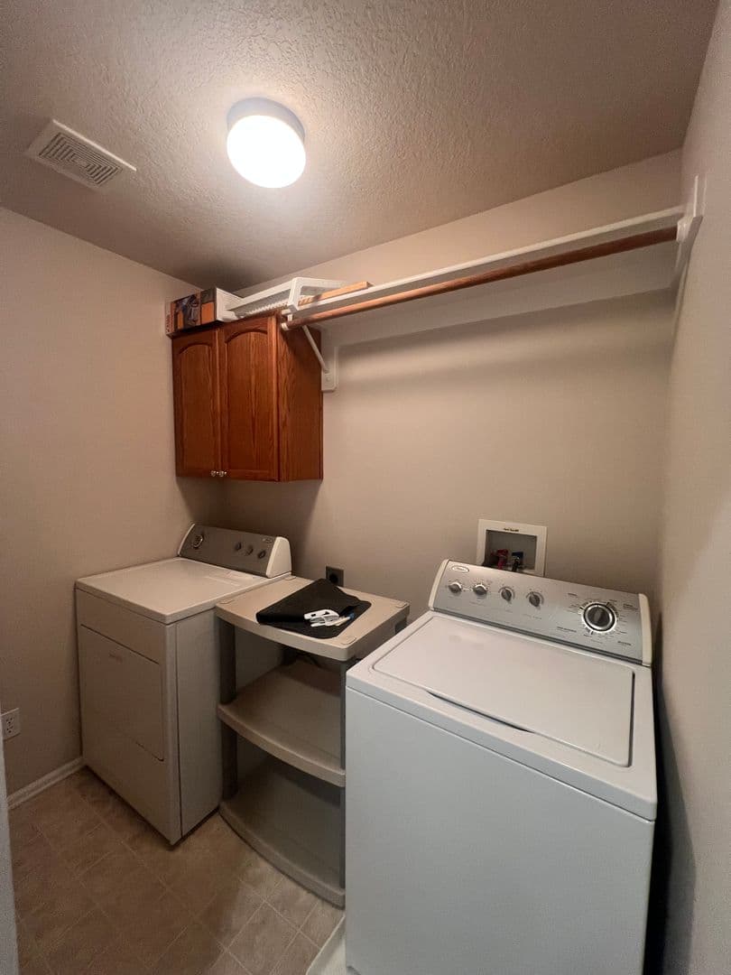 Corvallis House: 863 SE Bayshore Cir