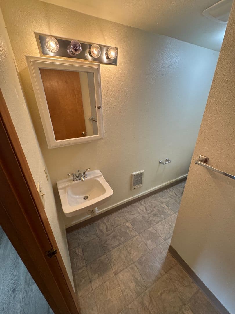 Corvallis Apartment: 820 SW Grove Street