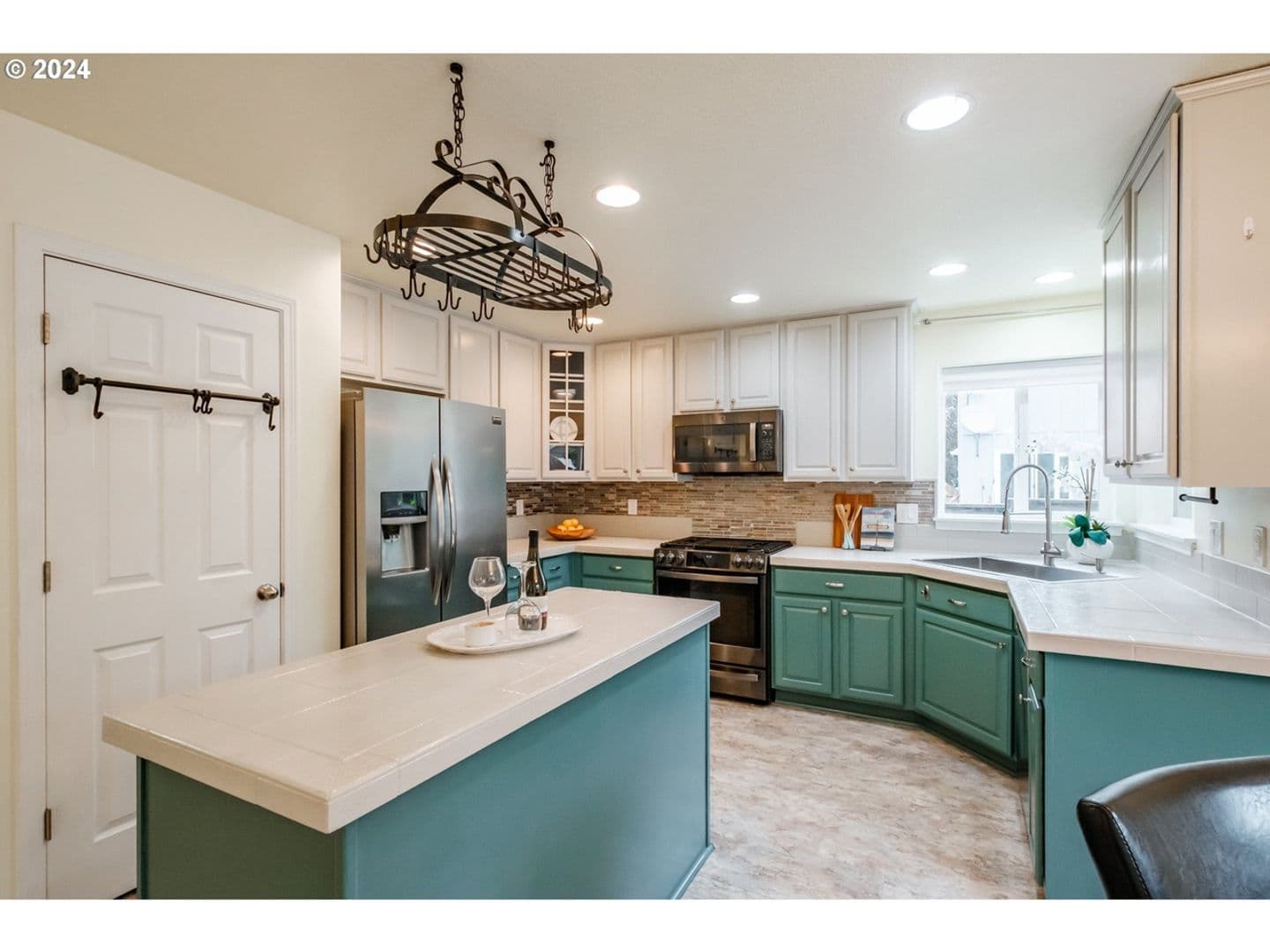 Albany House: 209 Derby Street SE