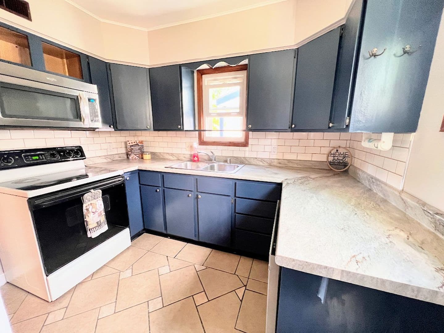 Ames House: 1220 Carroll Ave