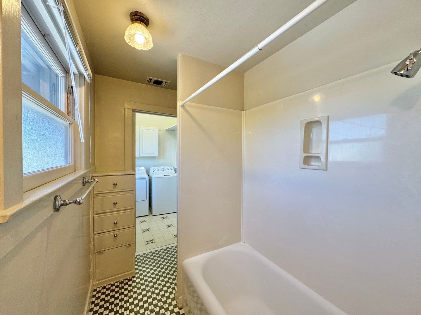 Sacramento Apartment: 1028 33rd Street