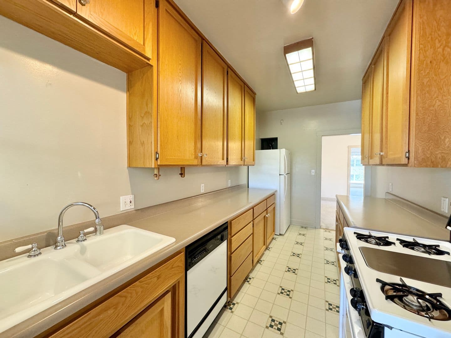 Sacramento Apartment: 1028 33rd Street