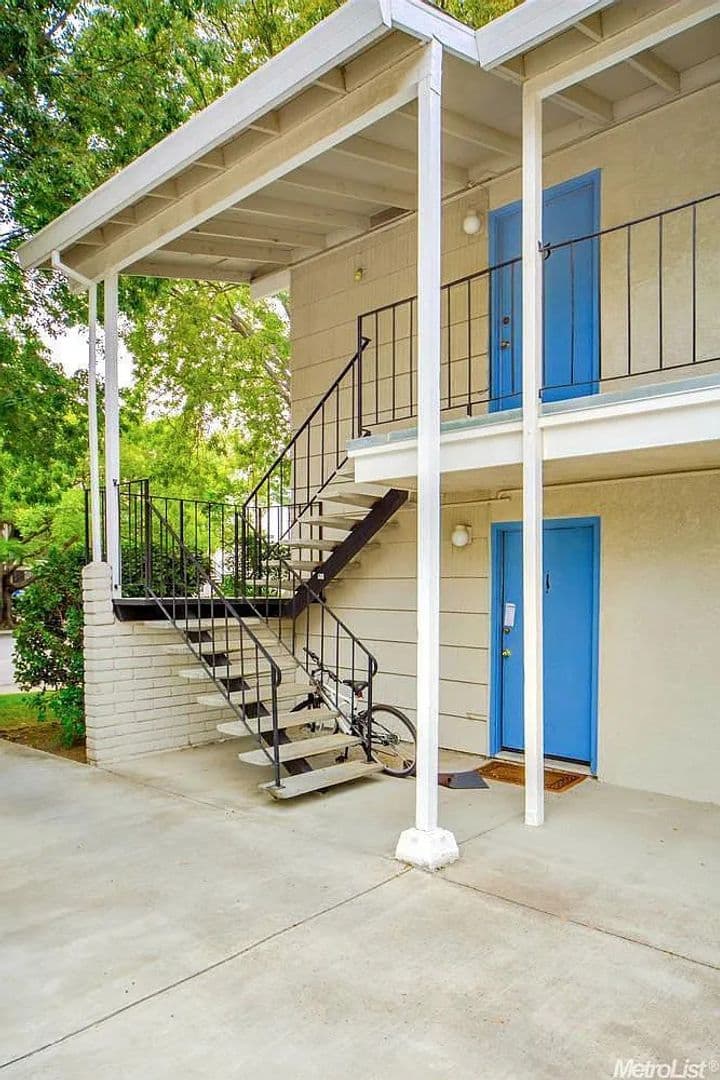 Davis Apartment: 635 Adams St