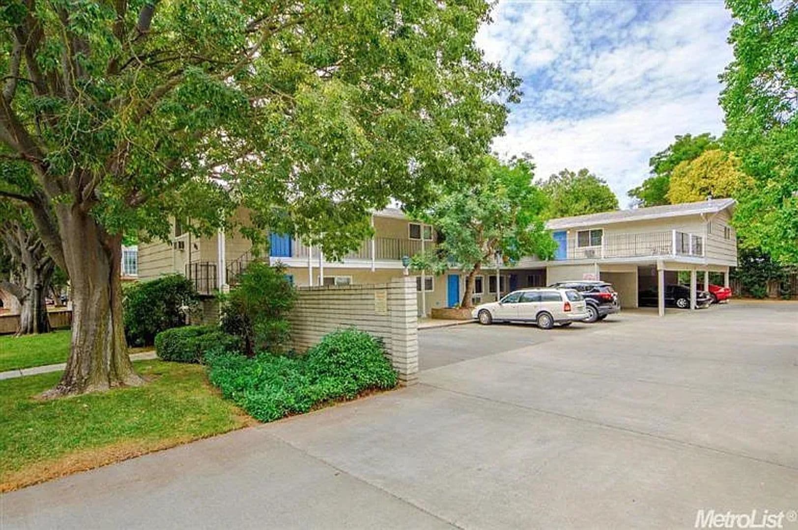 Davis Apartment: 635 Adams St