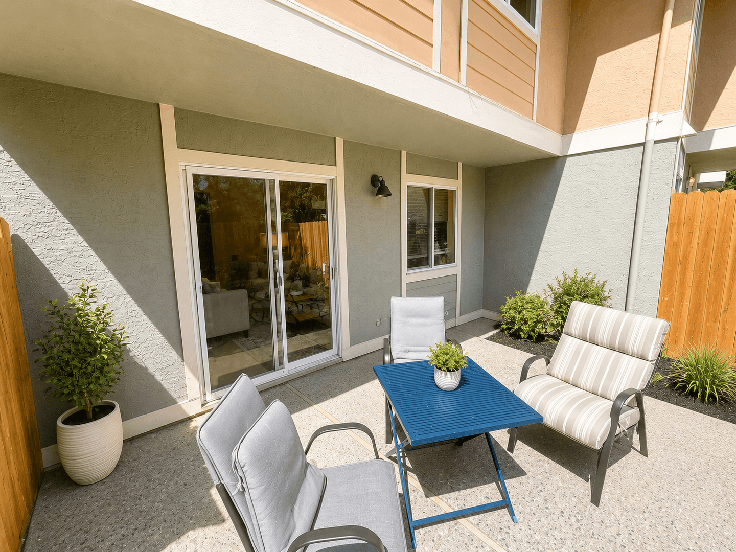 Davis House: 1536 Drake Drive