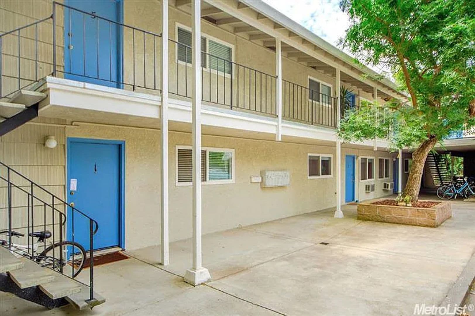 Davis Apartment: 635 Adams St