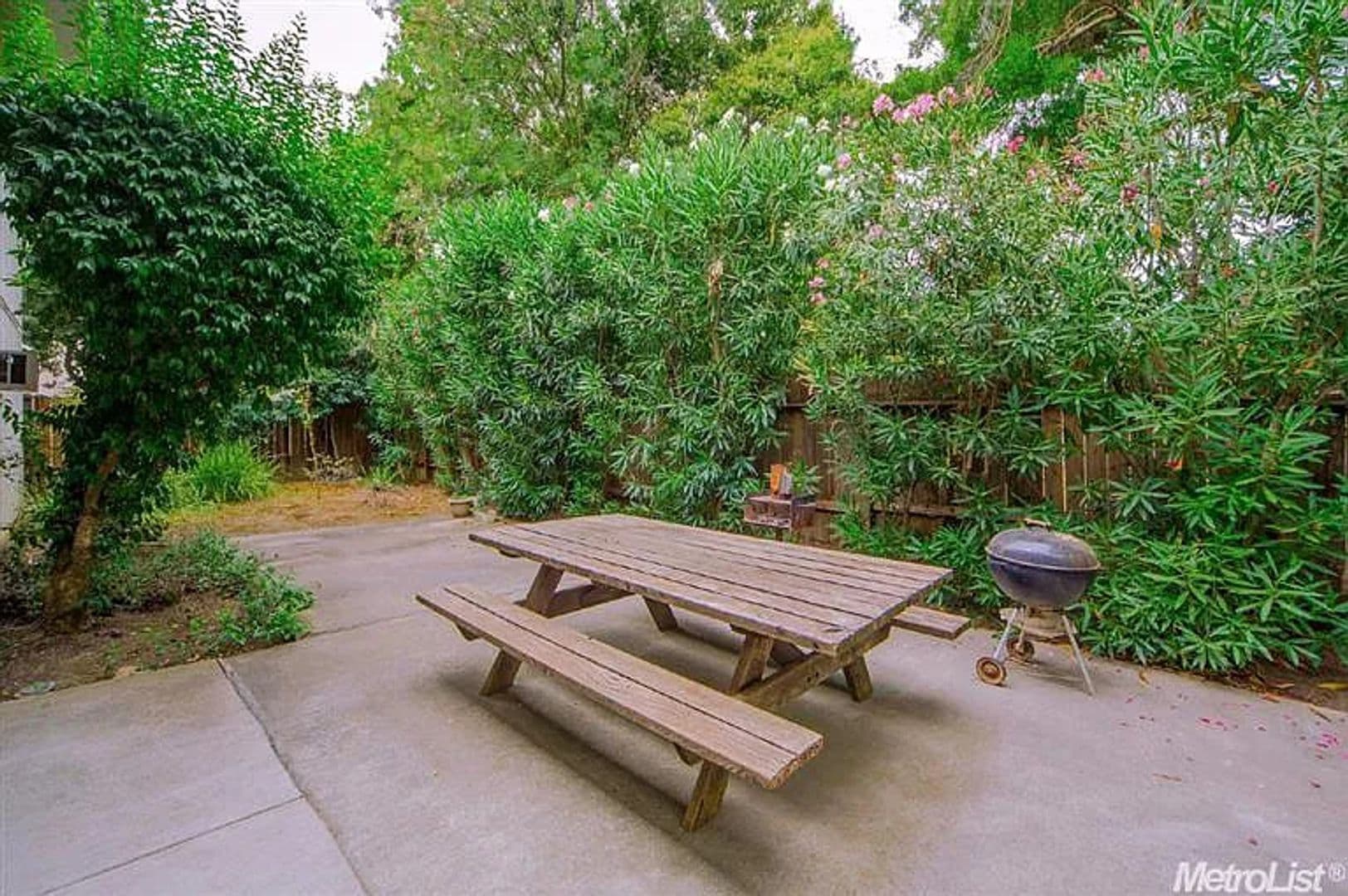Davis Apartment: 635 Adams St