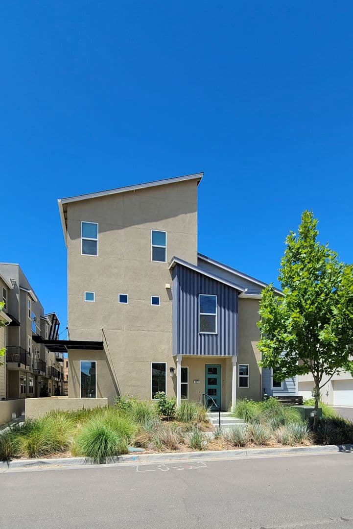 Davis House: 1671 Heirloom Street