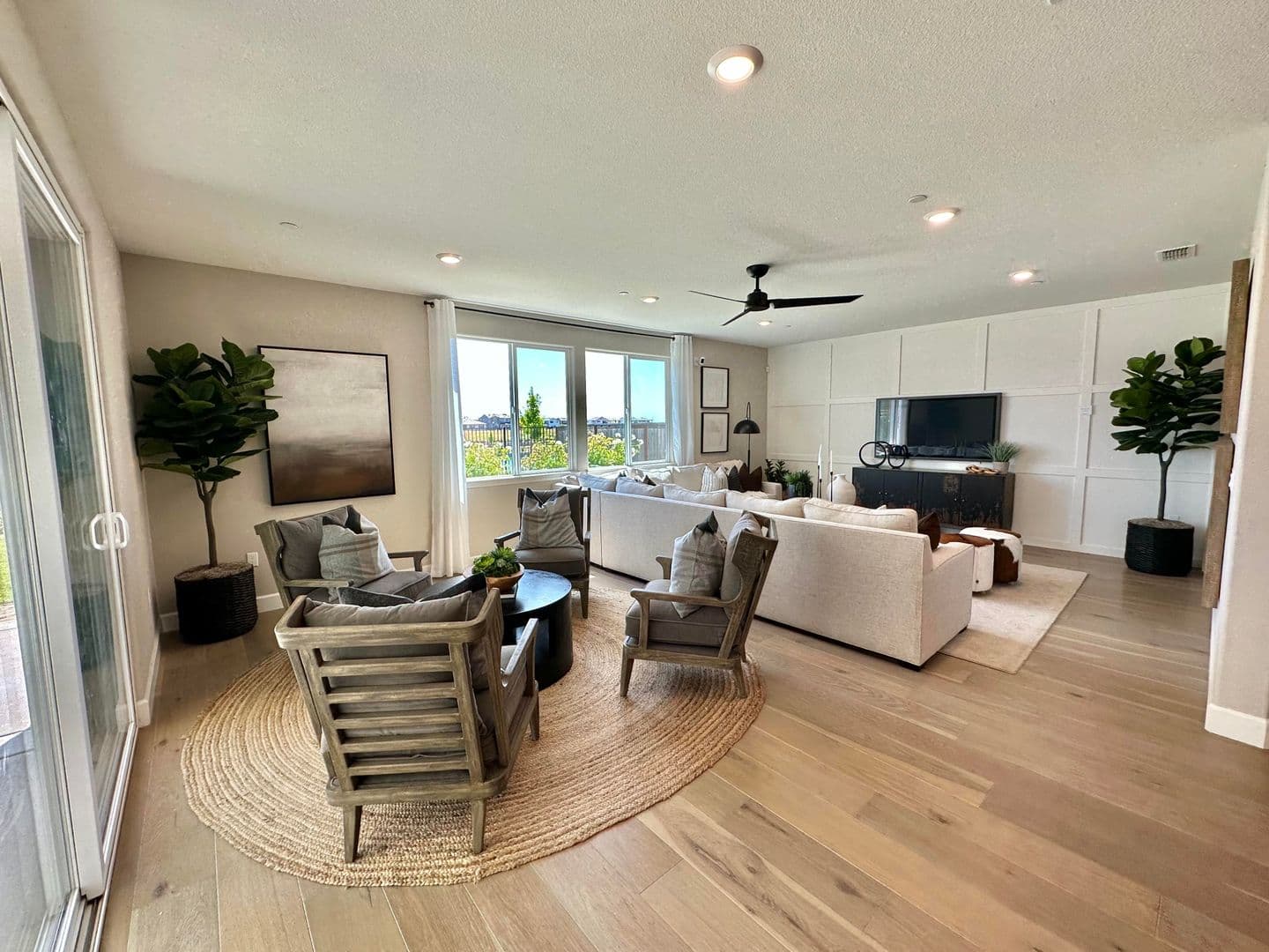 Sacramento House: 5726 Ebbshore Street