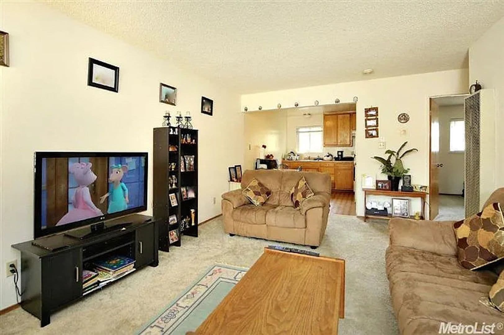 Davis Apartment: 635 Adams St